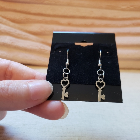 Teri's Jewels Jewelry - Stainless Steel Key Earrings Style #2